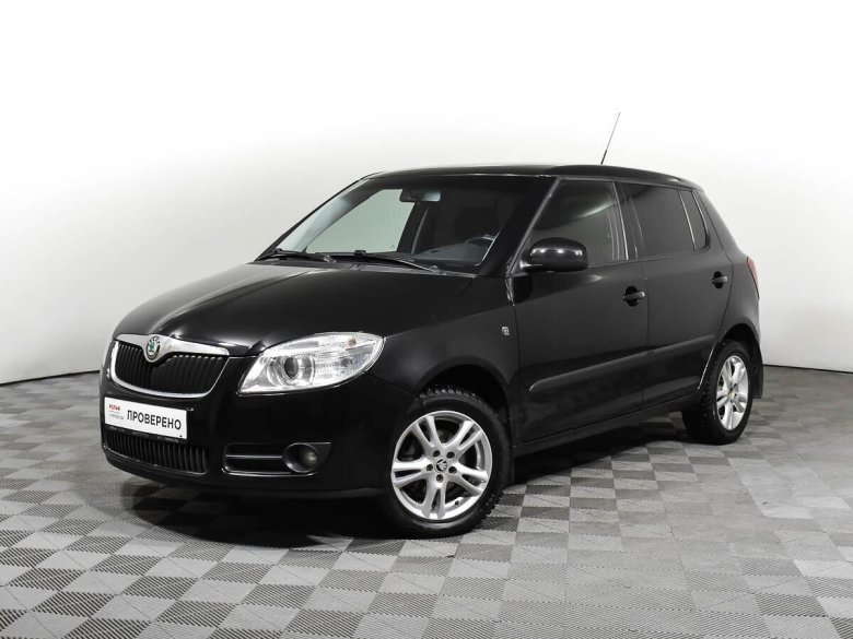Шкода Фабия черная