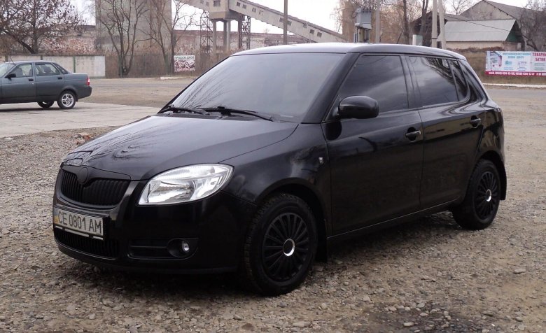 Шкода фабия черная