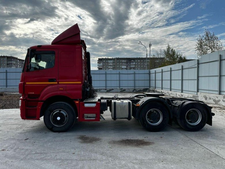 Седельный тягач камаз