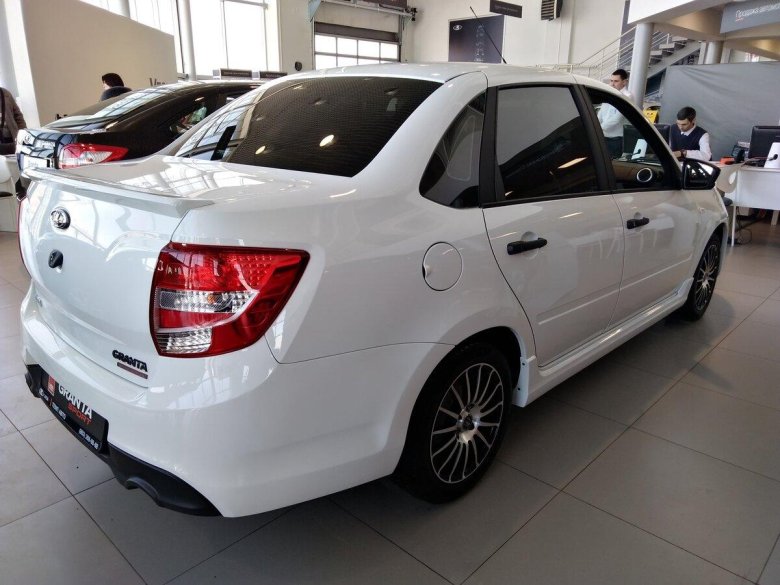 Лада Гранта спорт 2022 белая