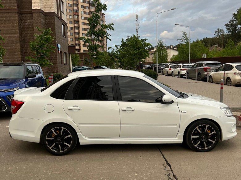 Лада гранта спорт лифтбек