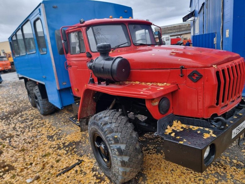 Вахтовый автобус урал