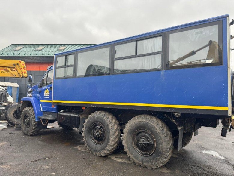 Вахтовый автобус урал