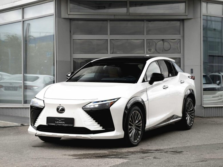 Белый лексус