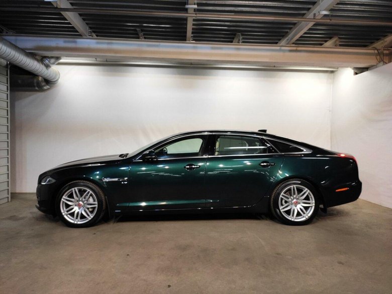 Ягуар XJ зеленый