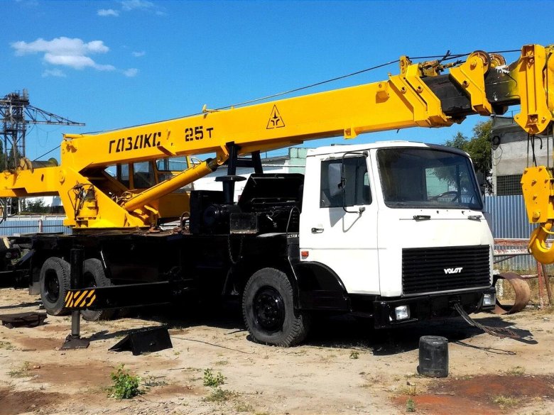 Автокран машека