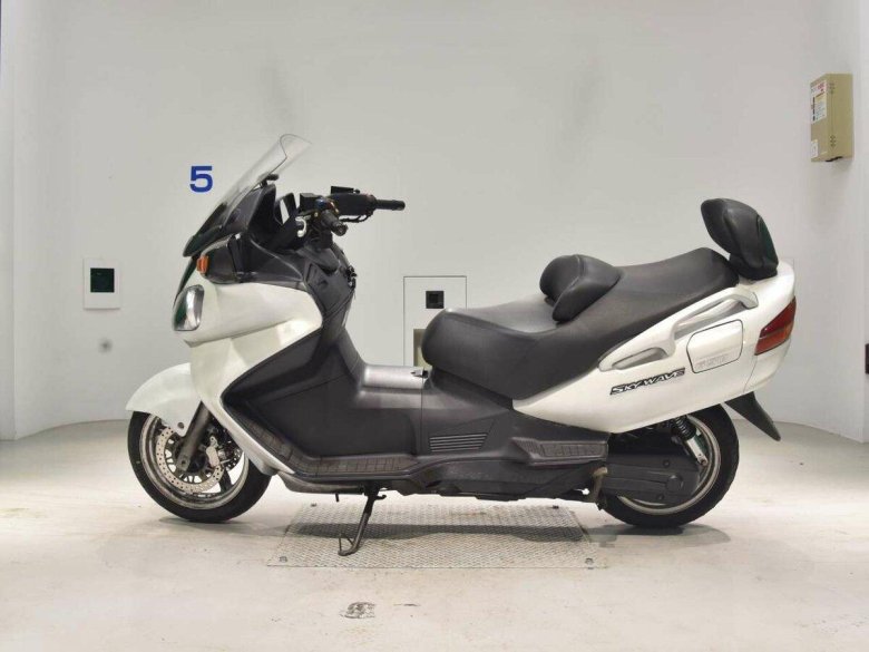 Suzuki skywave 650