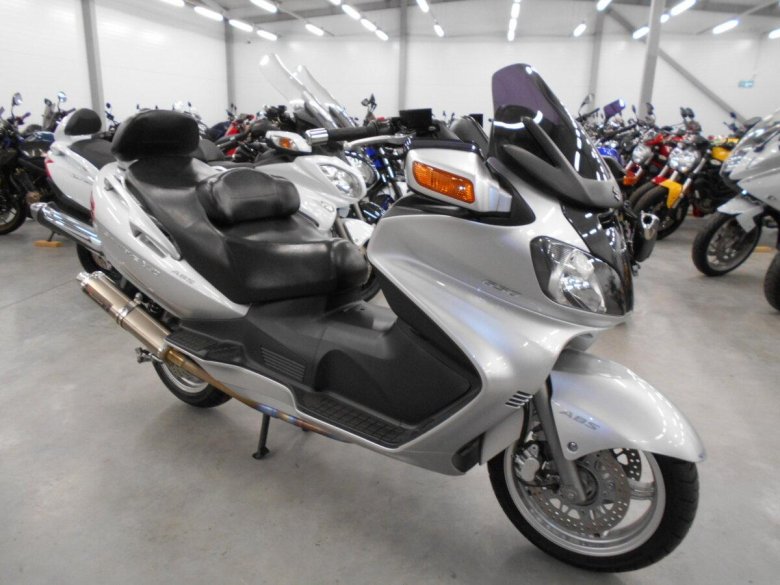 Suzuki skywave 650