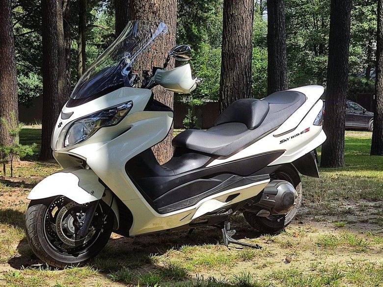 Suzuki skywave 400