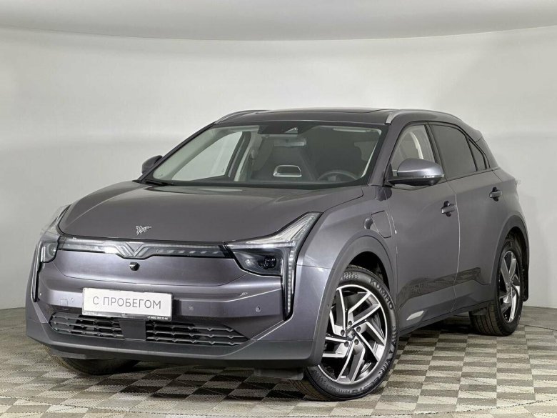 Серый внедорожник