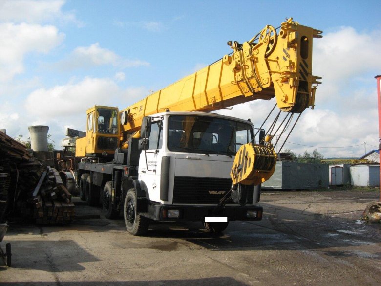 Кран стреловой самоходный КС-6476