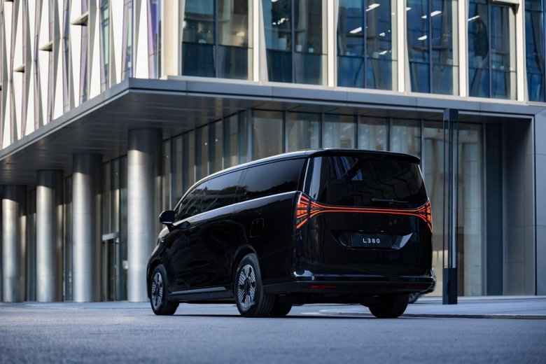 Электрический микроавтобус