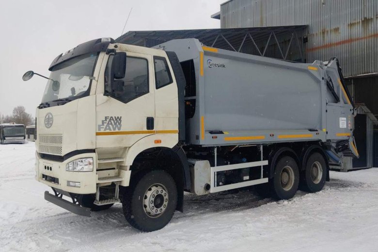 Мусоровоз в России