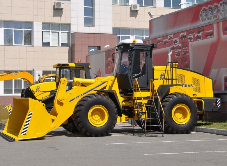 Фронтальный погрузчик ЧТЗ-УРАЛТРАК ПК-65.0001