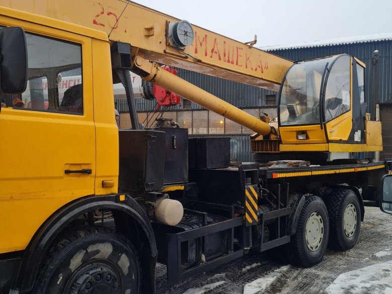 Автокран машека