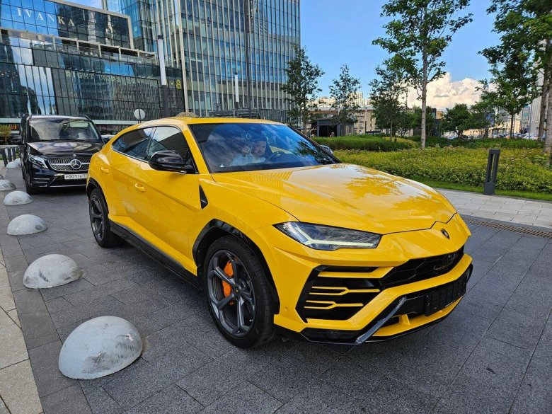 Машина lamborghini urus