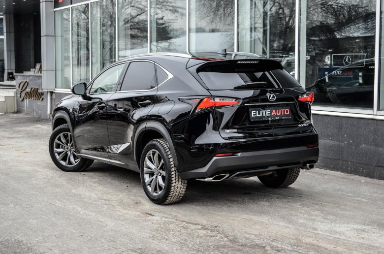 Lexus кроссовер nx200 черный