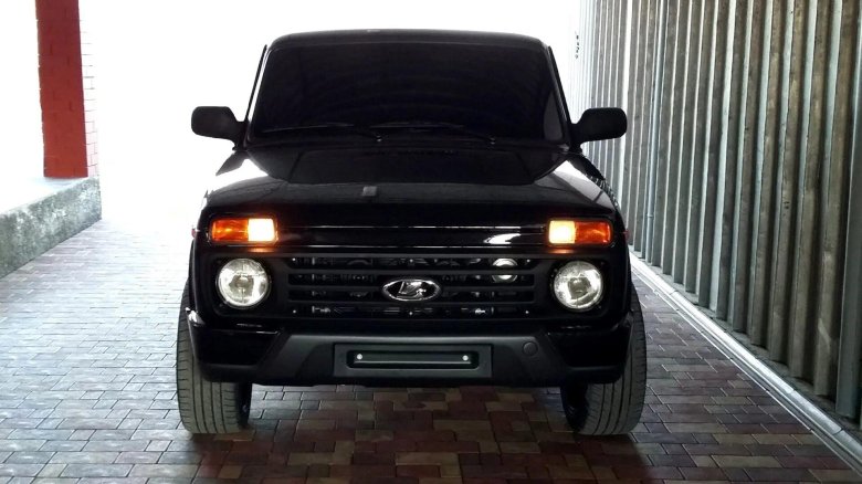 Нива Урбан черный бункер