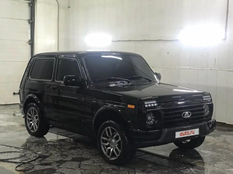 Нива Урбан черная тонированная