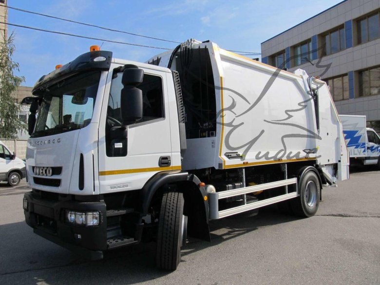 Мусоровоз Ивеко с задней загрузкой