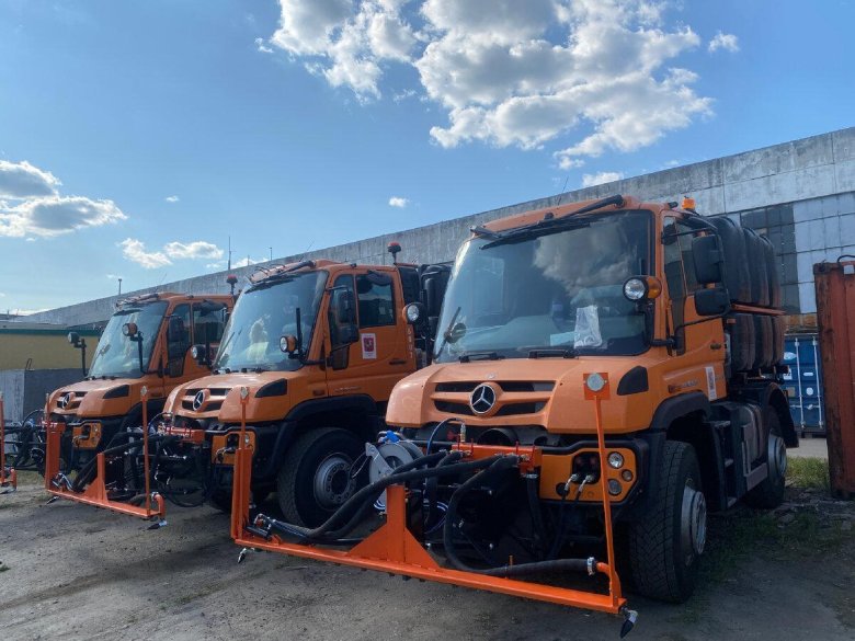 Унимог Мерседес поливальная машина