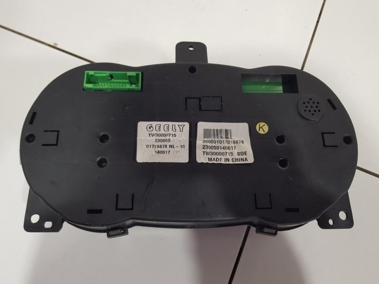 Приборная панель Джили Монжаро