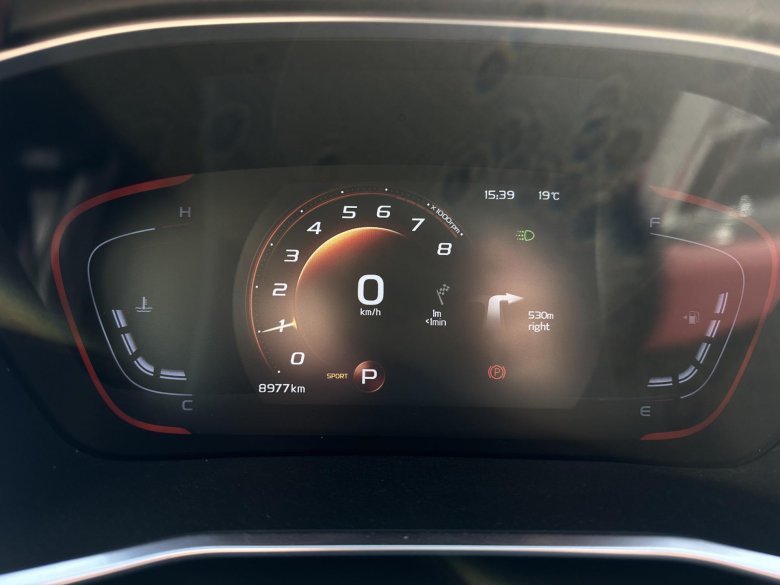 Geely Coolray панель приборов