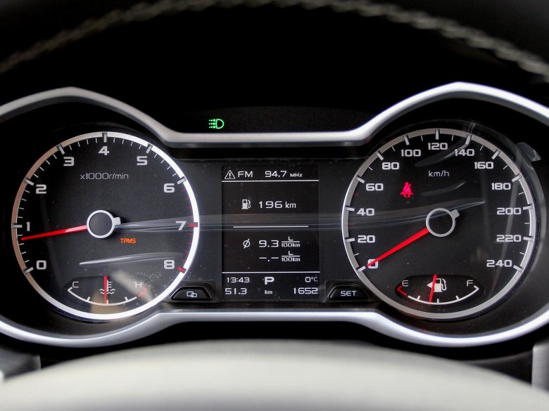 Geely Atlas 2018 приборная панель