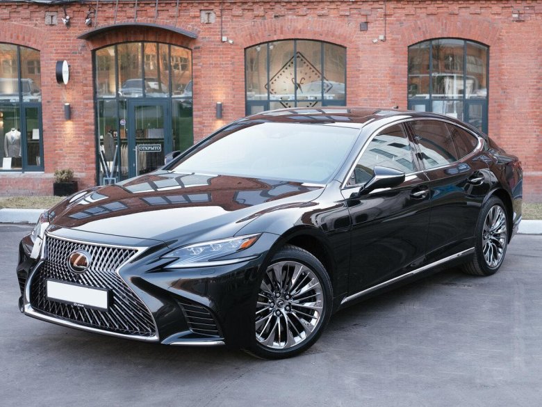 Лексус седан 2020