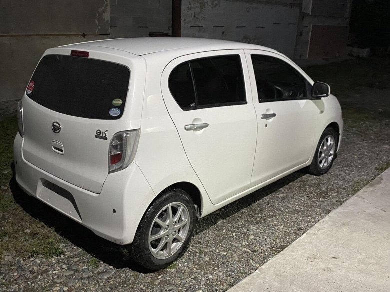 Daihatsu mira e:s 2016
