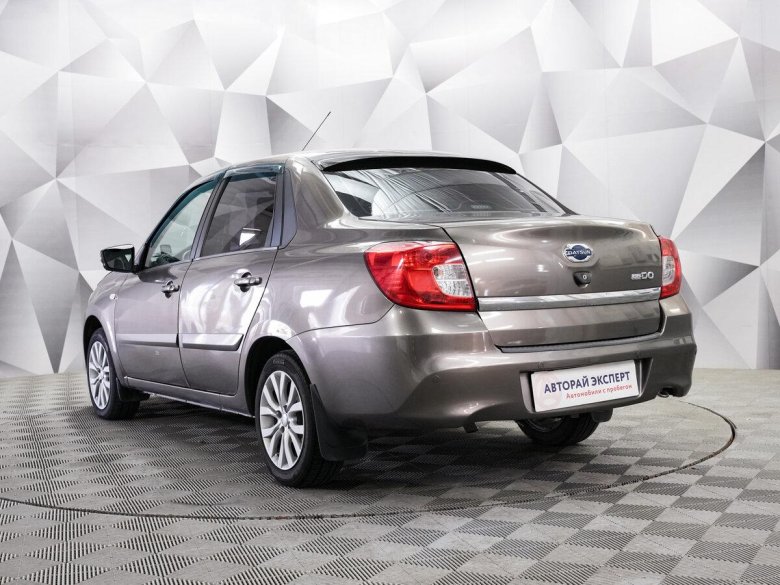 Серый датсун