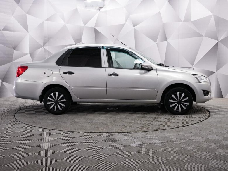 Серый датсун