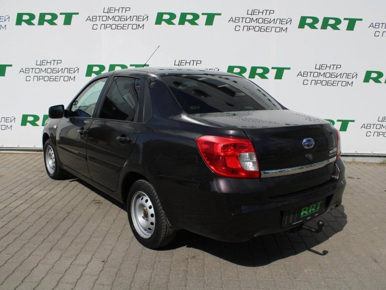 Черный датсун