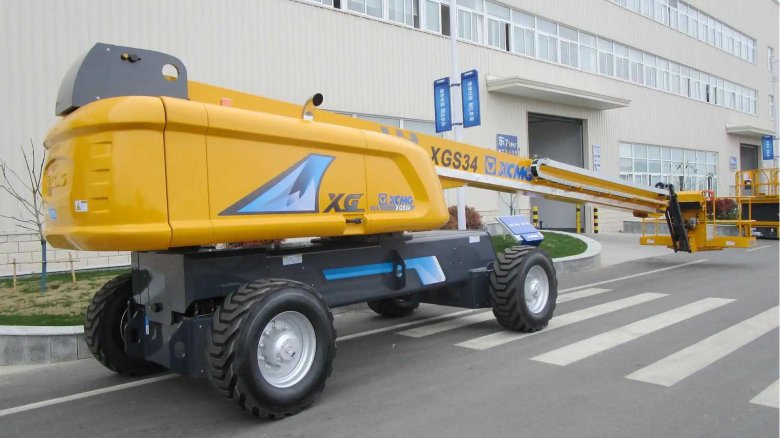 Самоходный телескопический подъемник