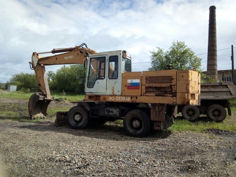 Колёсный экскаватор эо-33211