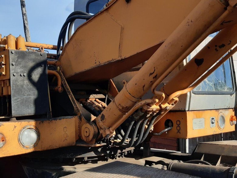 Экскаватор колесный полноповоротный