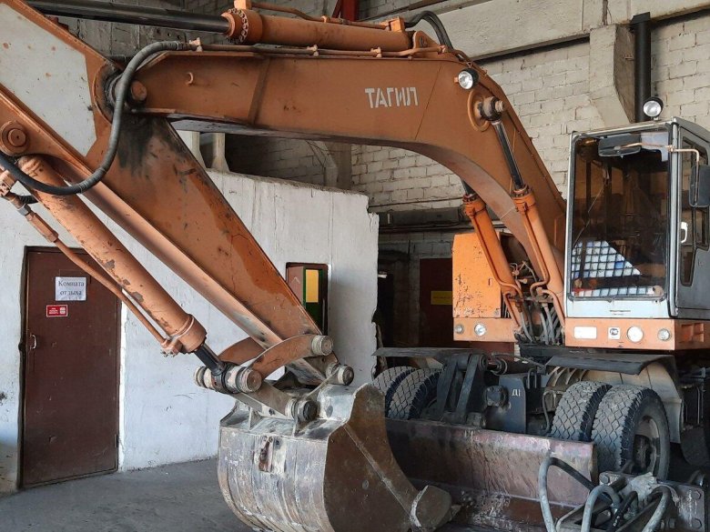 Экскаватор колесный эо