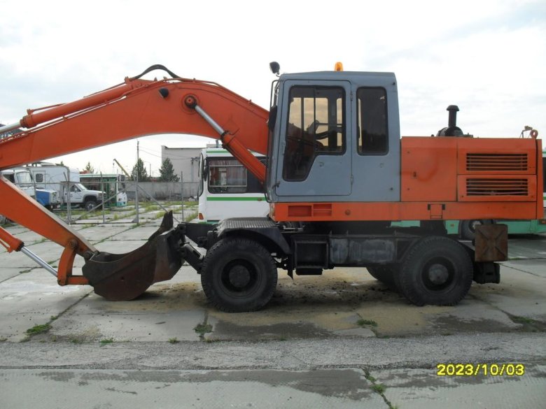Экскаватор колесный эо