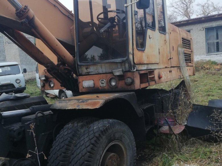 Колёсный экскаватор эо-33211