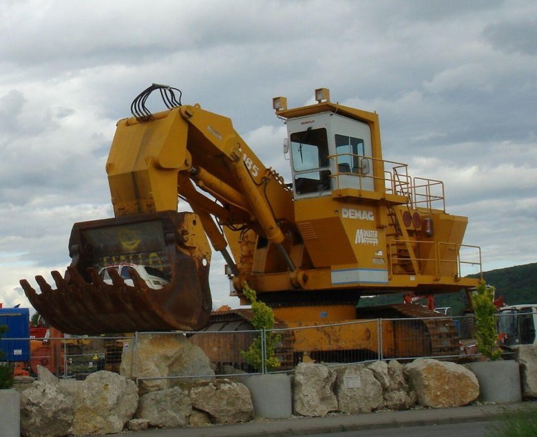 Экскаватор Демаг