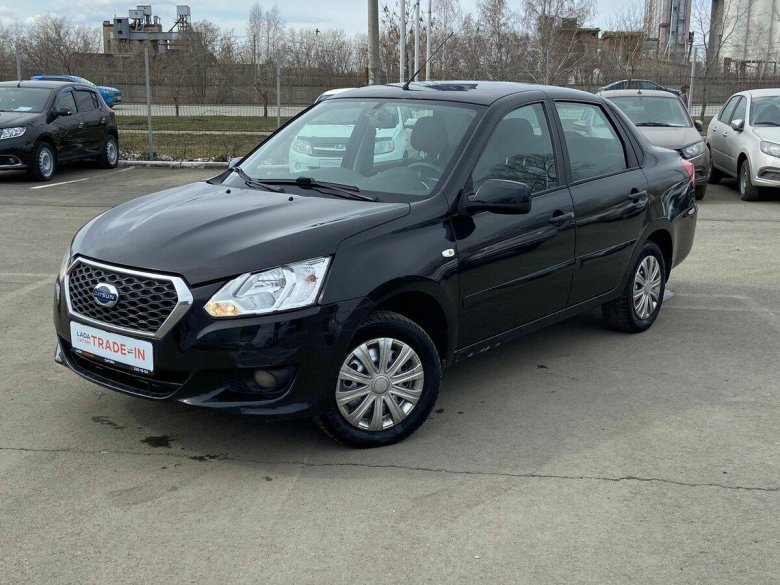 Черный датсун