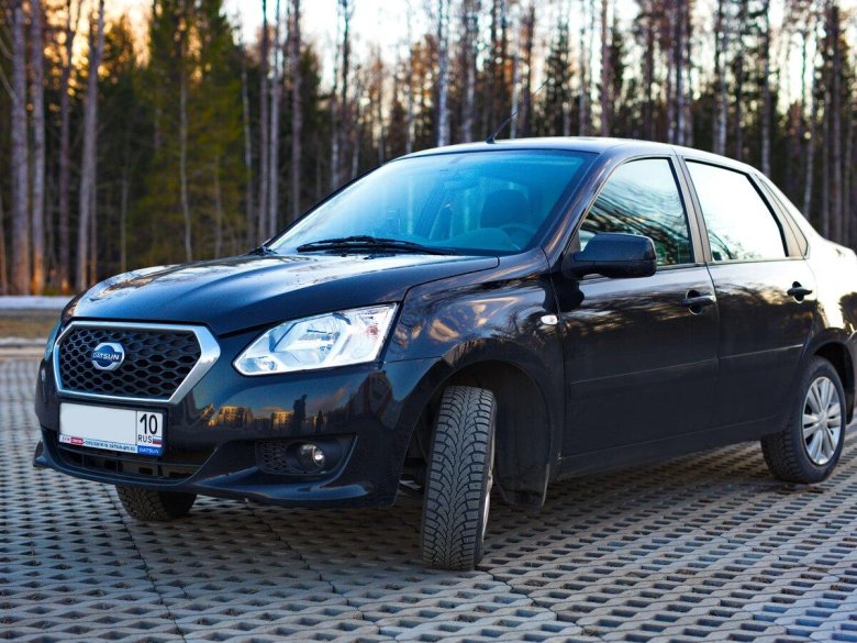 Машина on do Datsun черная