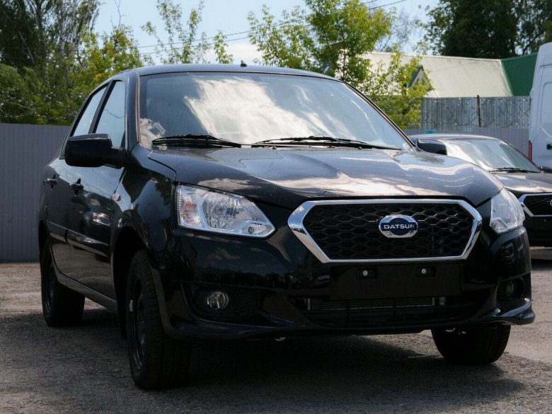 Дацун чёрный Datsun