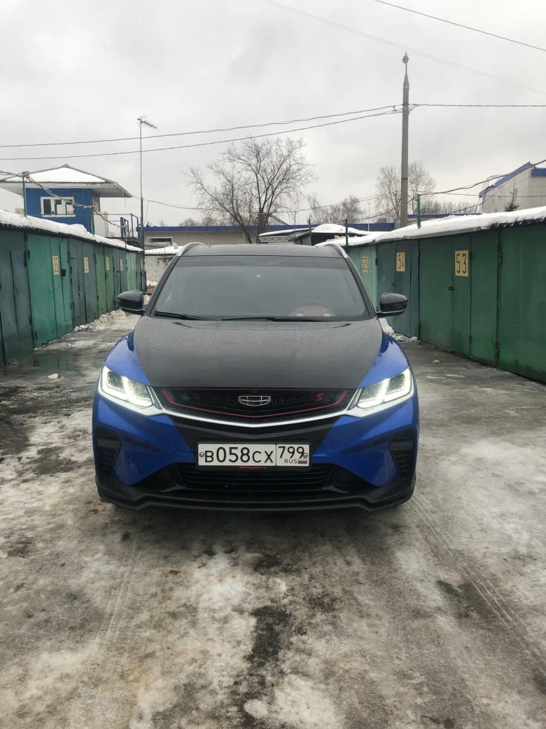 Geely Coolray черный капот