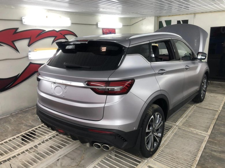 Geely Coolray черный