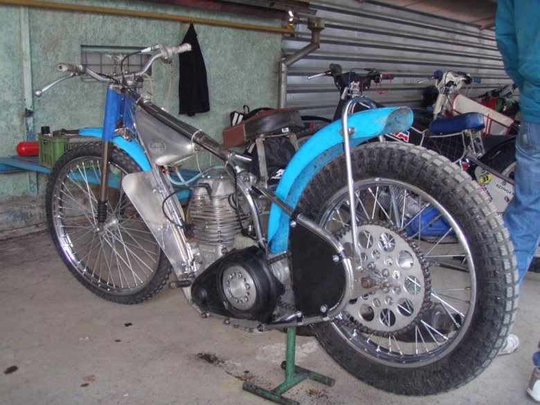 Мопед мотокросс как крепится заднее колесо