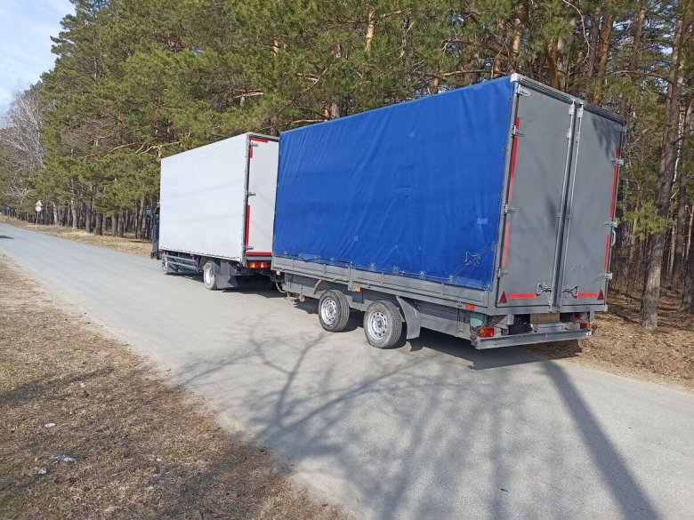 Прицеп тентованный