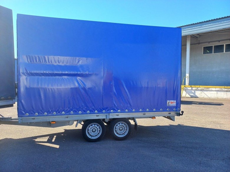 Прицеп тентованный