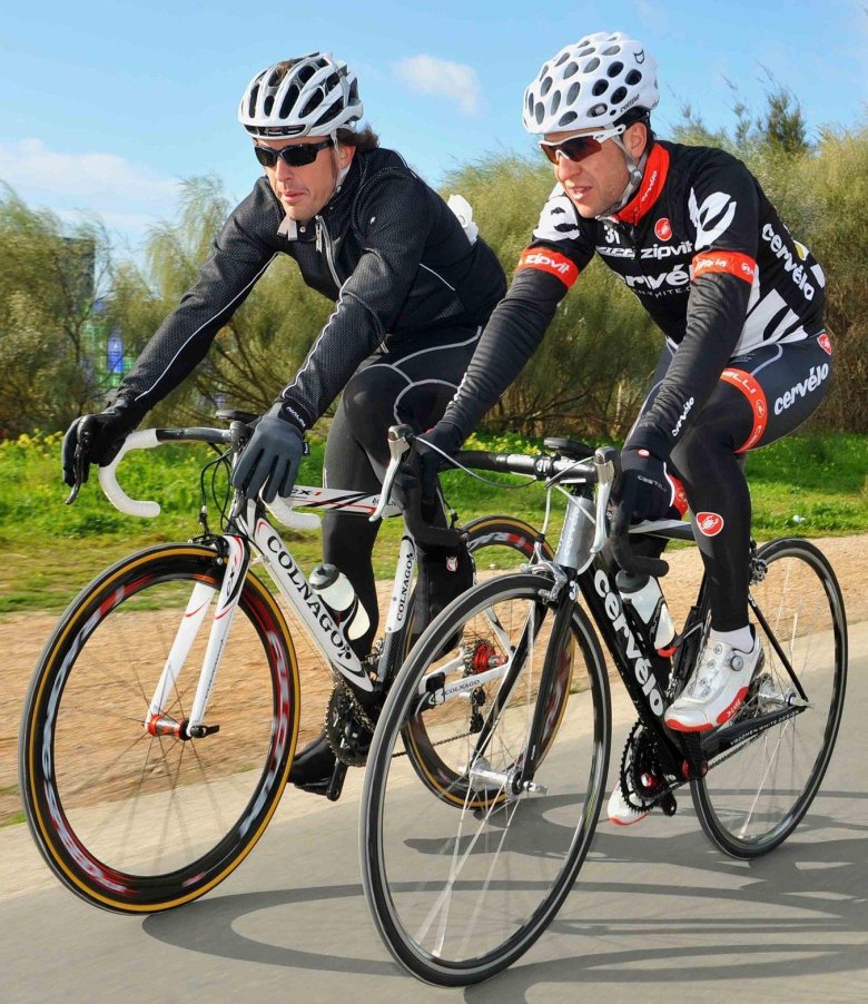 Шоссейный велосипедист