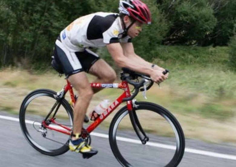 Шоссейный велосипедист
